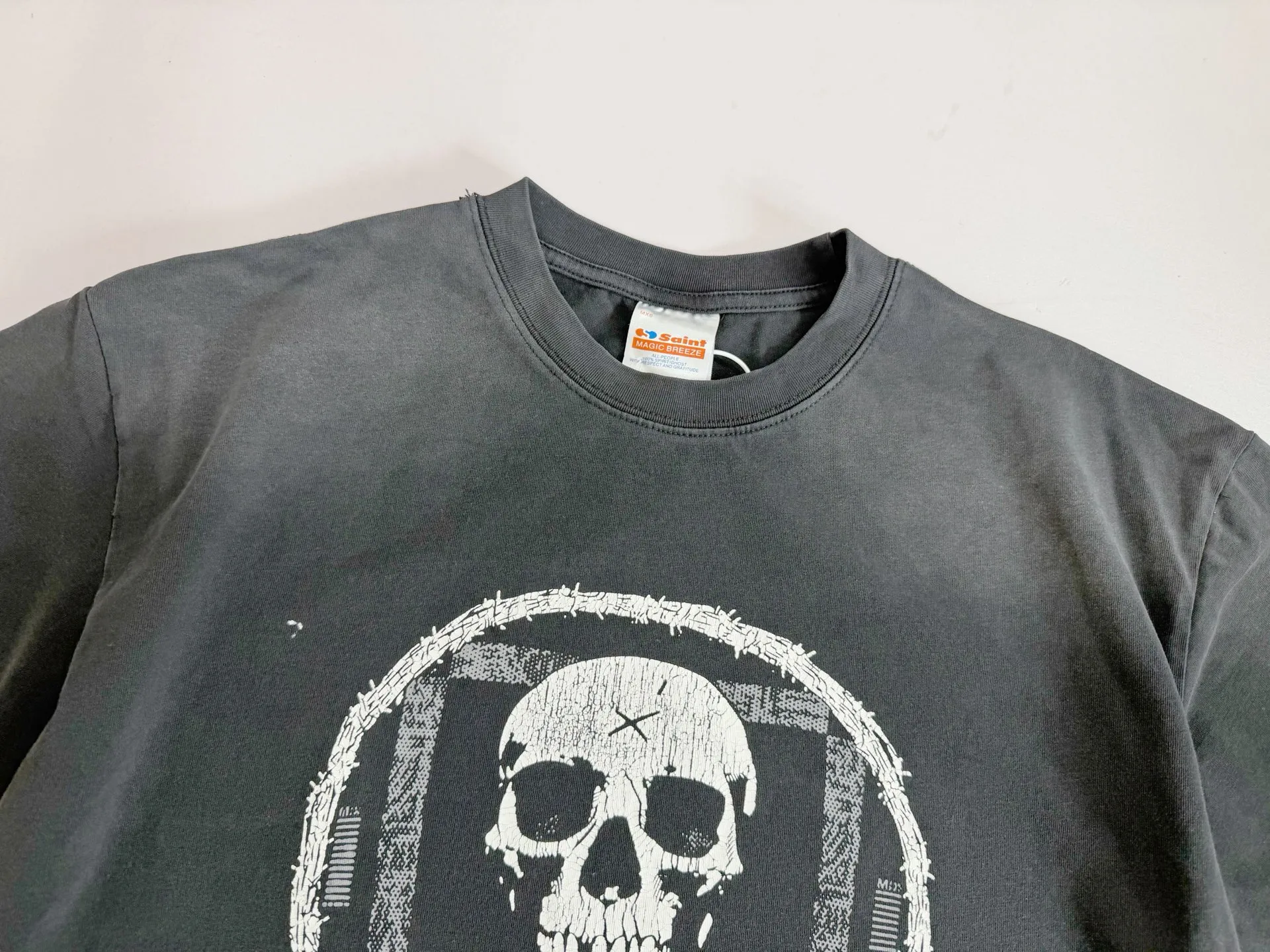 ❥8026#P136 Saint Mxxxxxx new model uses double yarn cotton batik fabric 280g, comfortable and breathable to wear. Full of street feel, loose fit Size: (S-M-L-XL) Color: Washed black